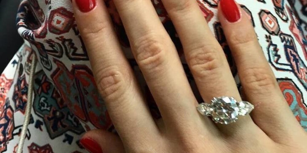 Невеста Александра Овечкина показала помолвочное кольцо с огромным бриллиантом
