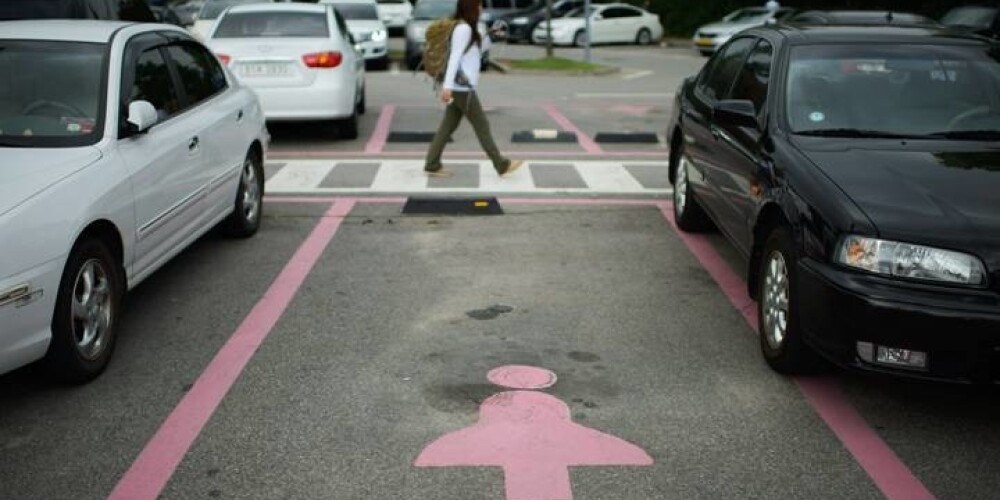 Ķīnā izveido lielākas autostāvvietas tieši sievietēm