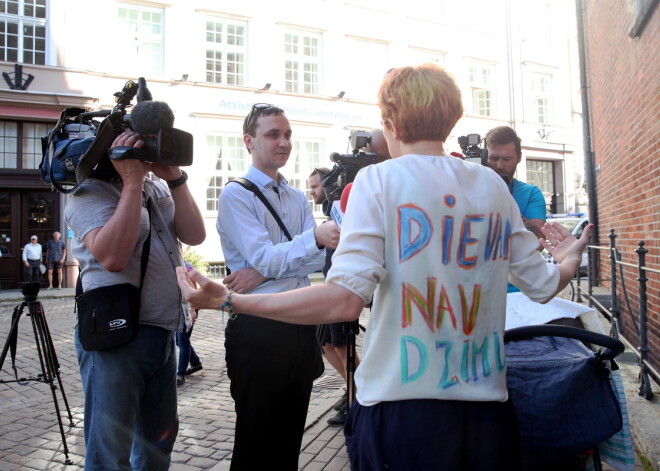 Protestē pret sieviešu diskrimināciju baznīcā