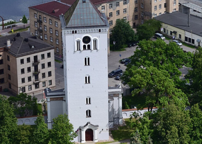 Pirmo reizi Jelgavas Sv. Trīsvienības baznīcas tornis piedalīsies Baznīcu naktī