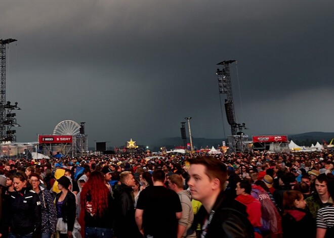 Leģendārā rokfestivāla "Rock am Ring" teritorija pēc vētras