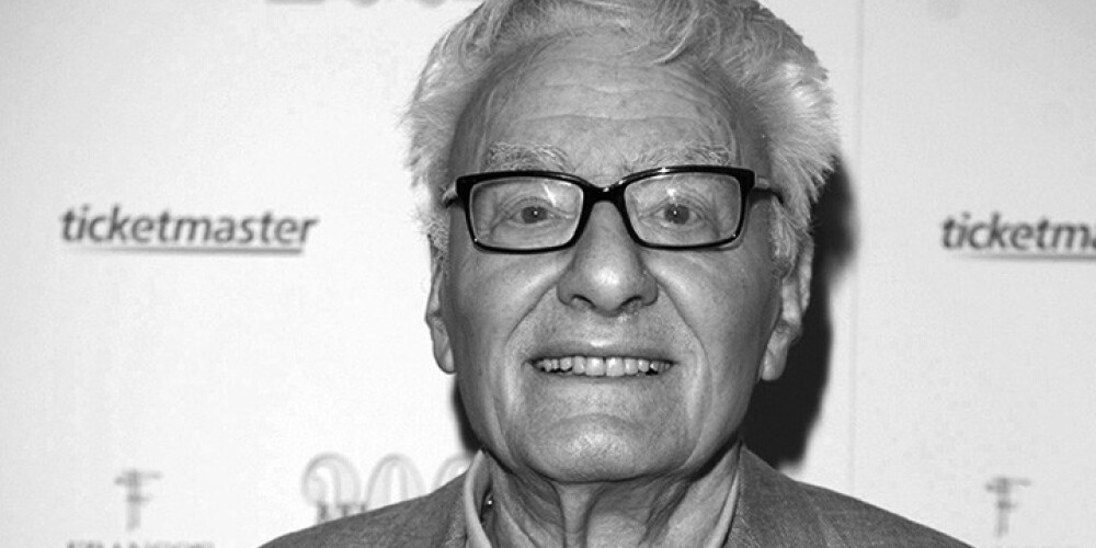 90 gadu vecumā mūžībā aizgājis izcilais britu dramaturgs Pīters Šefers