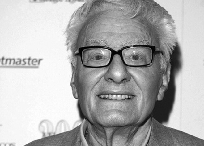 90 gadu vecumā mūžībā aizgājis izcilais britu dramaturgs Pīters Šefers
