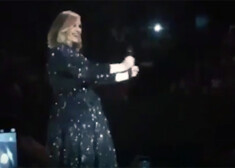 "Pārstājiet, es neesmu nekāda "Spice Girl"!" faniem sacīja Adele, taču pēc tam sāka repot 1997.gadā iznākušo dziesmu.