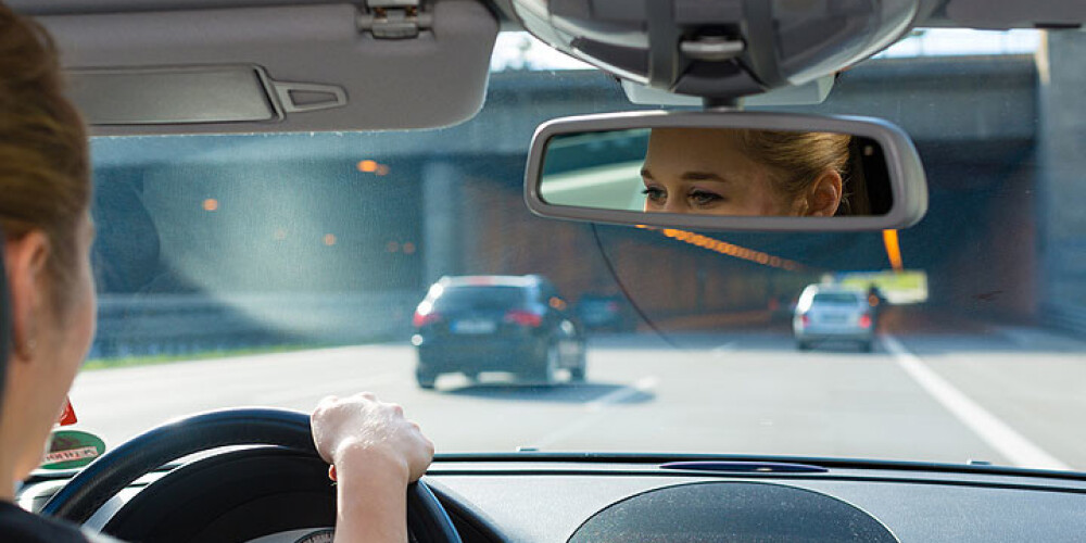 Dvīņu sazvērestība CSDD: sieviete māsas vietā centusies iegūt autovadītāja apliecību