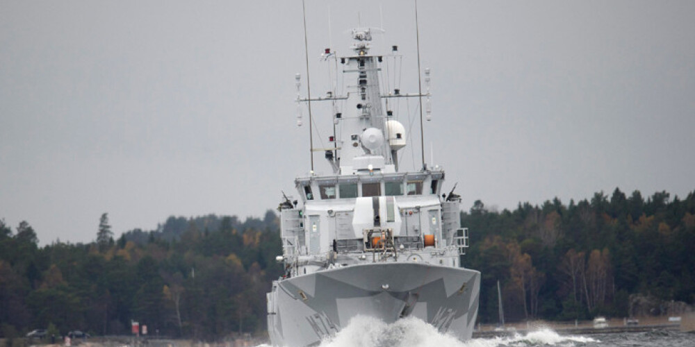 Zviedrijas bruņotie spēki iespējamas zemūdenes darbības dēļ apturējuši flotes mācības
