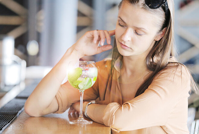 Nogaršojot Martini Bianco un Martini Prosecco savienojumu, Madara Botmane jau acumirklī iedomājas par kādu no savām draudzenēm, kurai šis kokteilis dikti garšotu.