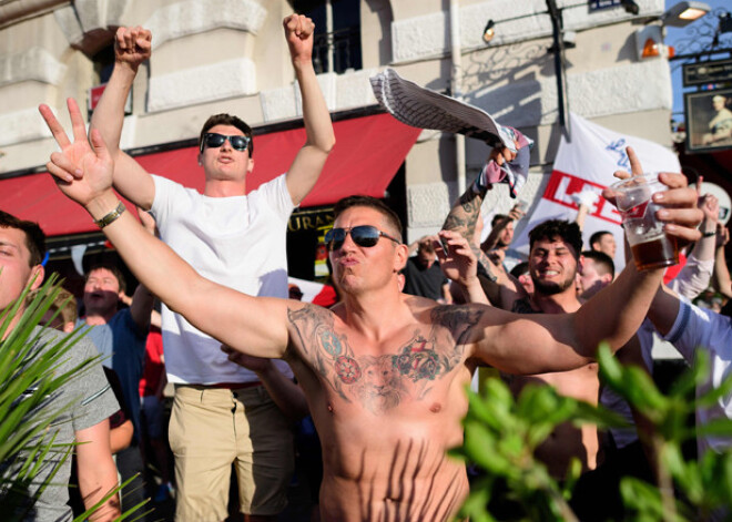 Anglijas futbola izlases līdzjutēji trako Marseļā. Ar bundžām apmētā policistus. FOTO