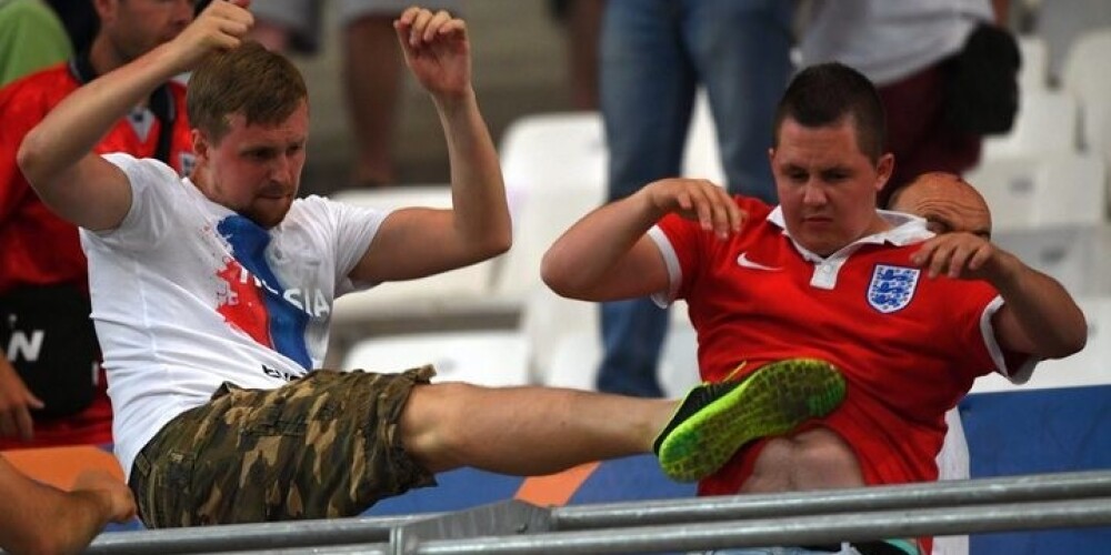 Kad futbola fanošana kļūst par vājprātu. Krievu fani tribīnēs uzbrūk angļiem. VIDEO. FOTO