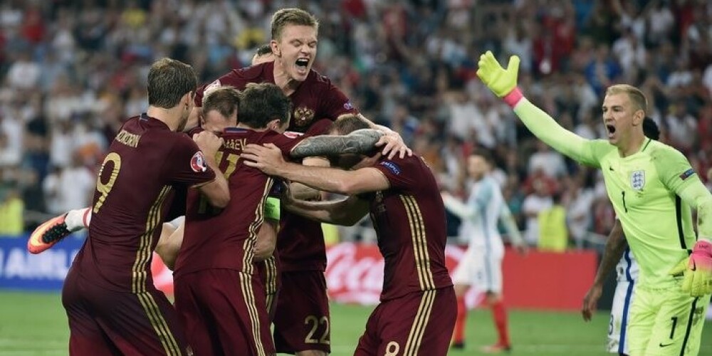 Aizraujošā spēlē krieviem neizšķirts pret neuzmanīgo Angliju
