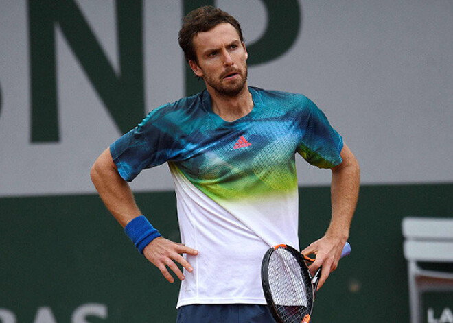 Gulbis zaudē 114.vietas īpašniekam Bekeram un izstājas Halles turnīra pirmajā kārtā