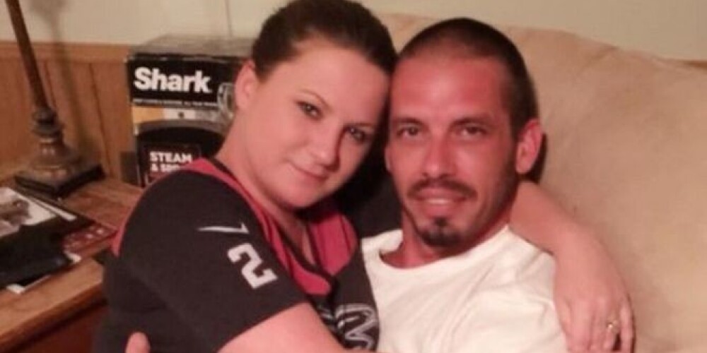 Дженнифер кормит возлюбленного грудью каждые два часа