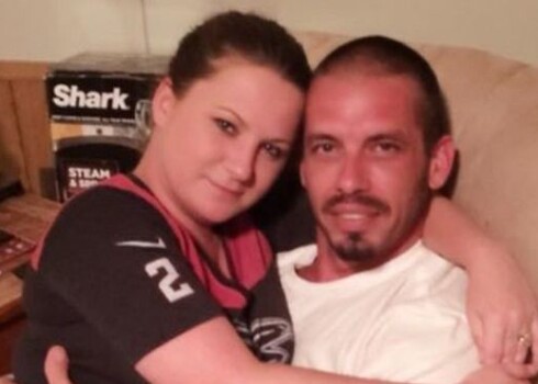 Дженнифер кормит возлюбленного грудью каждые два часа