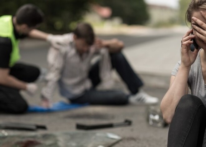 Divu mašīnu sadursmē Kocēnu novadā cietuši 5 jauni cilvēki