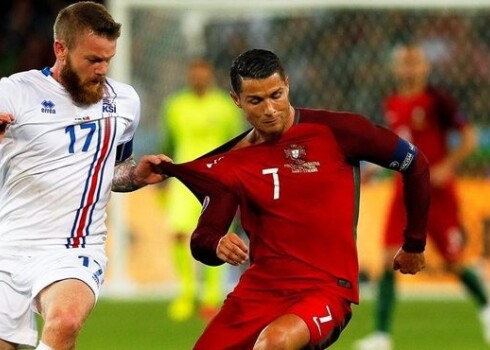 Portugāles futbolisti visa mača laikā vairāk kontrolēja bumbu, taču islandieši atbildēja ar ļoti asiem un bīstamiem pretuzbrukumiem.