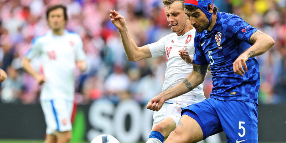 Horvātijas futbolisti nenotur divu vārtu pārsvaru un cīnās neizšķirti ar Čehiju dramatiskā Eiropas čempionāta spēlē