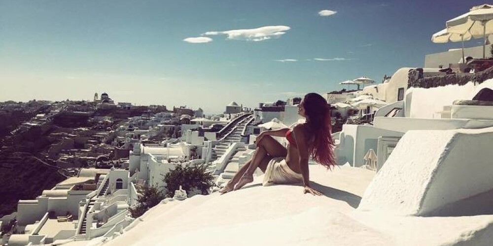 Певица Нюша перед рижским концертом поделилась яркими фото с отдыха в Греции