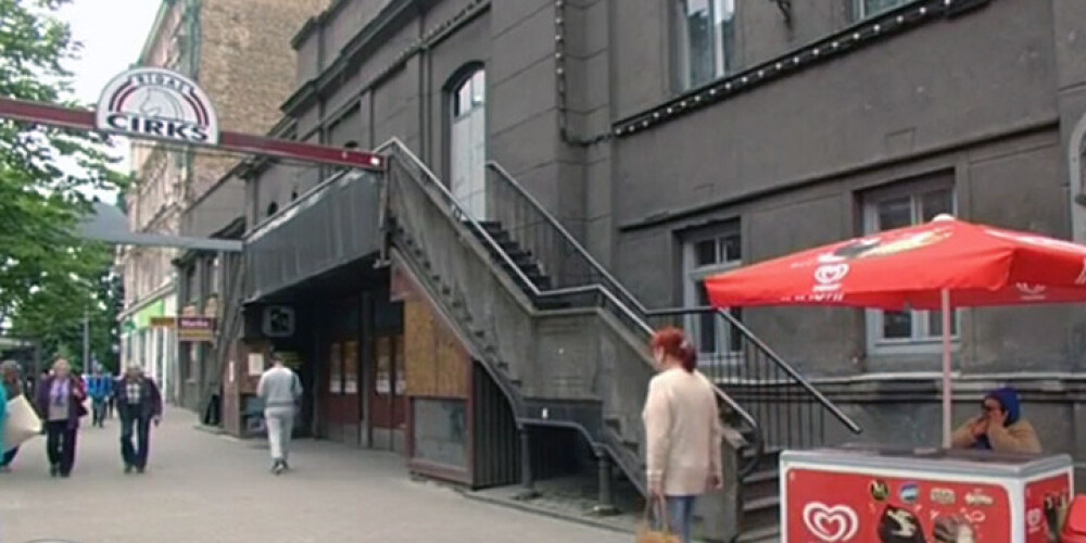 Eksperti secina, ka Rīgas cirka ēka ir droša, taču jāstiprina tās fasāde. VIDEO