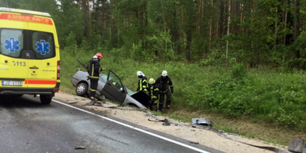 Traģiska avārija uz autoceļa Ulbroka-Tīnūži, bojā gājusi sieviete