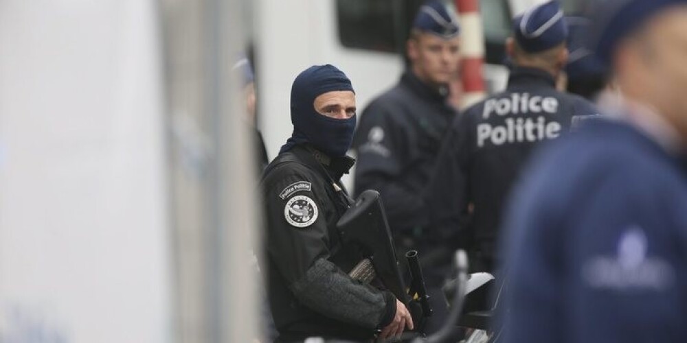 Brisele atkal terorisma bailēs. Aizdomas par spridzinātāju tirdzniecības centrā. FOTO