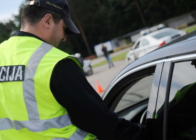 Vēl pirms svētkiem plašajā reidā noķerti 8 šoferi skurbulī