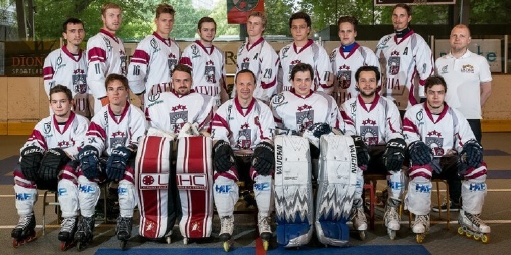 Oļega Sorokina trenētā Latvijas inline hokeja izlase iekļūst pirmajā divīzijā