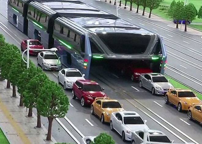 Ķīnā izmēģinās nākotnes autobusu. VIDEO