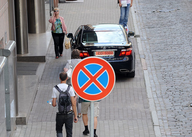 Protokolu par apstāšanās un stāvēšanas noteikumu pārkāpumiem varēs saņemt elektroniski