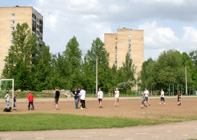 Domē atbalsta līdzfinansējuma nodrošināšanu sporta inventāra iegādei Rīgas skolām