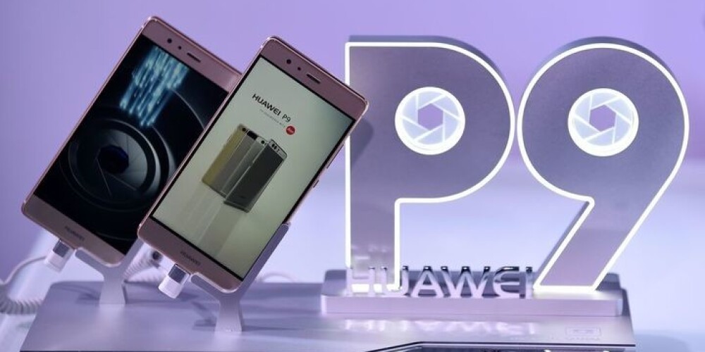 "Huawei" samelojas par savu telefonu reklāmu, tomēr protas atvainoties