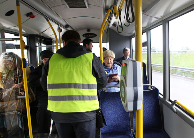 Jūnijā sabiedriskajā transportā mazāk bezbiļetnieku nekā maijā