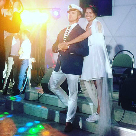 Под вечер Юлия променяла туфли на кеды