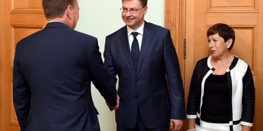Dienas bilde: tik laimīgi smaidīgs Valdis Dombrovskis. FOTO
