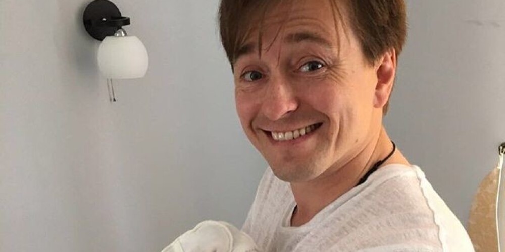Сергей Безруков поделился первым фото новорожденной дочери