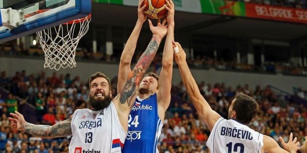 Serbija sagrauj Čehiju un kļūst par Puertoriko pretinieci olimpiskās kvalifikācijas finālā