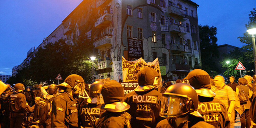 Berlīnē notikusi vardarbīgākā demonstrācija pēdējā piecgadē, ievainoti 123 policisti