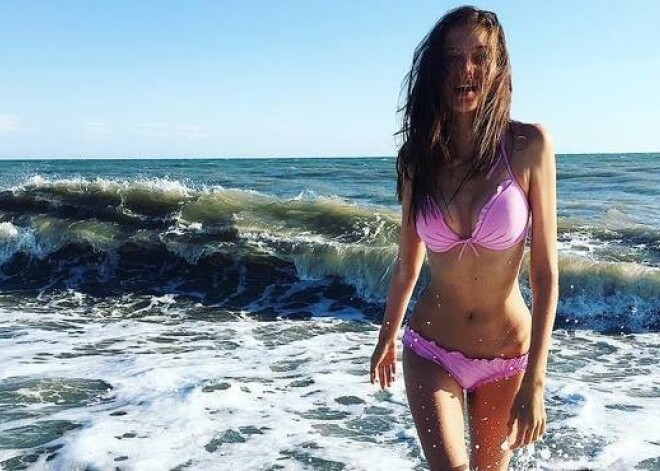 Блогеров удивила пышная грудь «анорексички» Алеси Кафельниковой в бикини