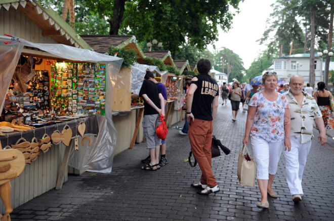 Jūrmalas promenādē un Dzintaru koncertzālē šonedēļ kūrortpilsēta svin savu festivālu ar plašu programmu gan lieliem un maziem, gan klasikas un trakulību cienītājiem.