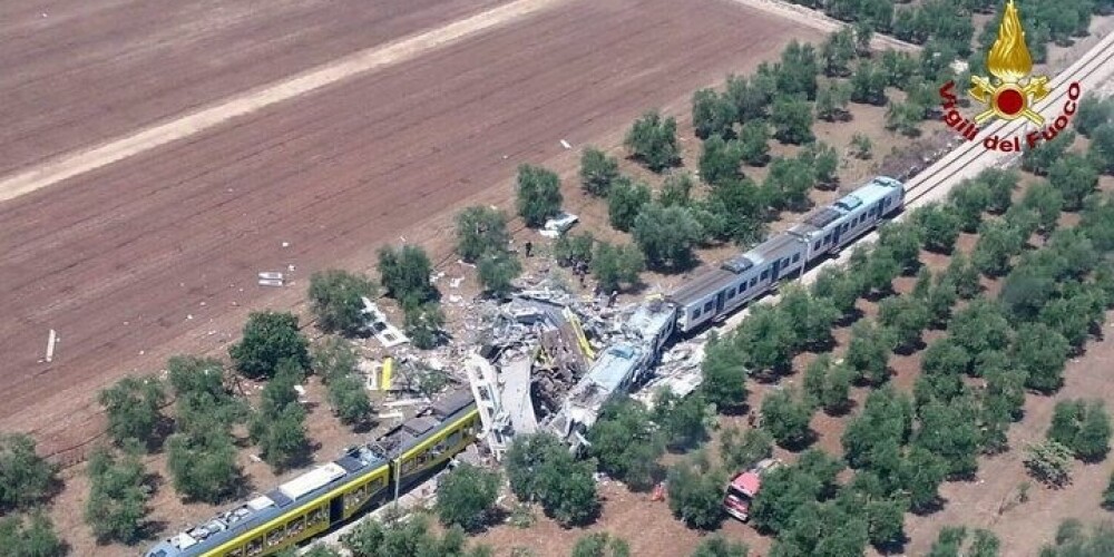 Itālijā notikusi traģiska vilcienu avārija - sadragāti vagoni, vismaz 20 mirušie. FOTO