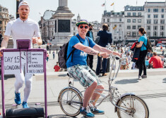 Dins Vecāns katru dienu skrēja un vāca naudu citā pilsētā. Šī ir Londona. Vidēji katru maratona distanci latviešu arhitekts pieveica piecās stundās.