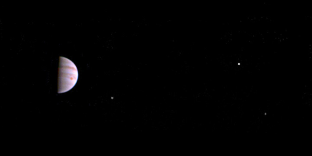 Zonde "Juno" no Jupitera orbītas pārraidījusi pirmo fotouzņēmumu
