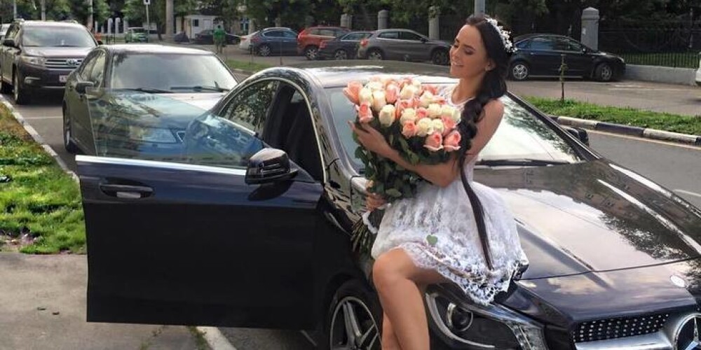 Виктория Романец похвасталась роскошным букетом роз, подаренным новым ухажером