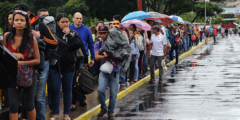 Venecuēlā viss ir slikti! 130 tūkstoši cilvēku dodas iepirkties uz Kolumbiju. FOTO