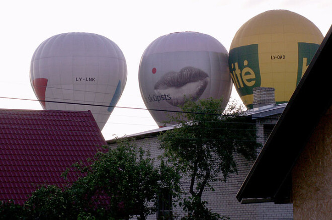 Piektdien un sestdien Saldū norisināsies vērienīgs gaisa balonu festivāls, kura piedalīsies piloti no Latvijas un Lietuvas.