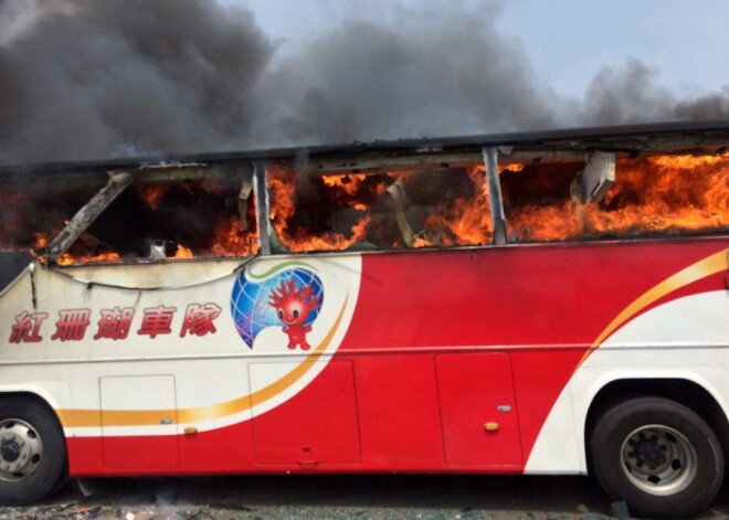 Taivānā otrdien, 19. jūlijā aizdegās tūristu autobuss, kurā bija viesi no kontinentālās Ķīnas, un ugunsgrēkā gājuši bojā 26 cilvēki, ziņoja Taivānas mediji. No degošā autobusa neviens nav izglābies.