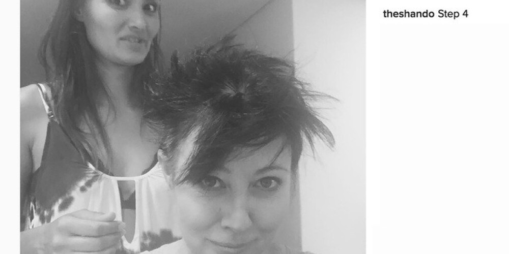 "Beverlihilsas" Brenda cīnās ar vēzi un visiem parāda, kā noskuj savus matus. FOTO