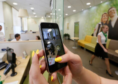 Nevis "Pokemon Go", bet ķešmūdžu spēlīte. Tas, ko jānoķer, saucas nevis pokemons, bet ķešmūdzis.