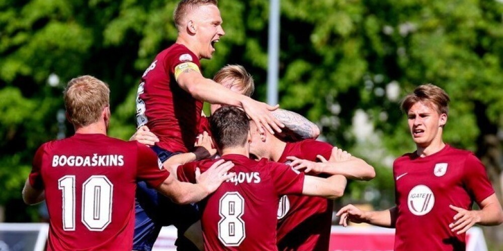 "Jelgavas" futbolistiem lielākais panākums kluba vēsturē; "Ventspils" zaudē arī savā laukumā