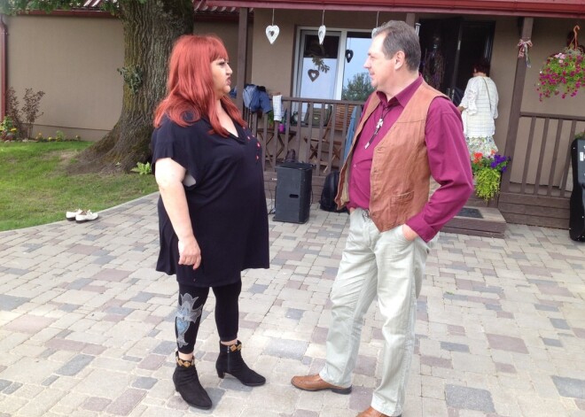 Izrādes “Muļķe sirds” mākslinieki Antra Stafecka, Dainis Skutelis, Andris Daņiļenko, Līga Robežniece, aktieri Zigurds Neimanis, Zane Jančevska, Zane Burnicka un Jolanda Suvorova, filmējot videosižetus izrādei.