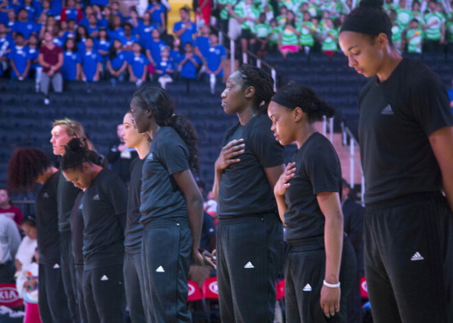 WNBA soda komandas par cieņas izrādīšanu vardarbības upuriem